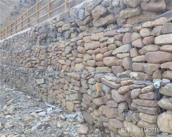 3层石笼网箱挡土墙施工步骤--鹅卵石景观墙