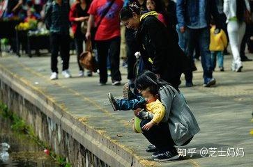 10个月的女宝宝可以把尿么