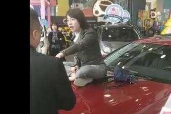 浅谈西安奔驰女车主事件中公关的变化