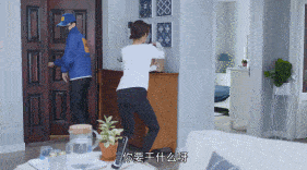 还有更过分的. 黄蓉一人在家,点了外卖.