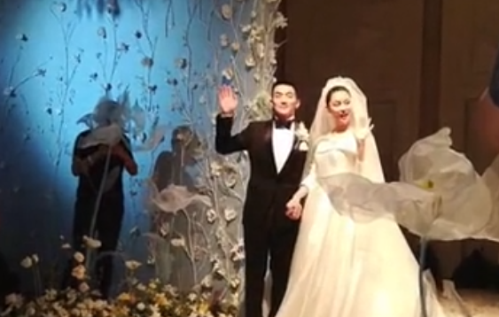 邓超乱入张馨予婚礼,可当年张馨予找狗也是实力抢镜啊!图片