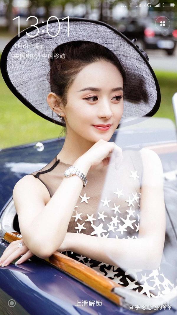 各位大神看看这张图中这位美女带的是哪个牌子的手表?