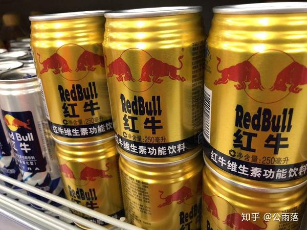 泰国天丝集团出品的红牛安奈吉饮料开始密集铺货,其包装与原来的红牛