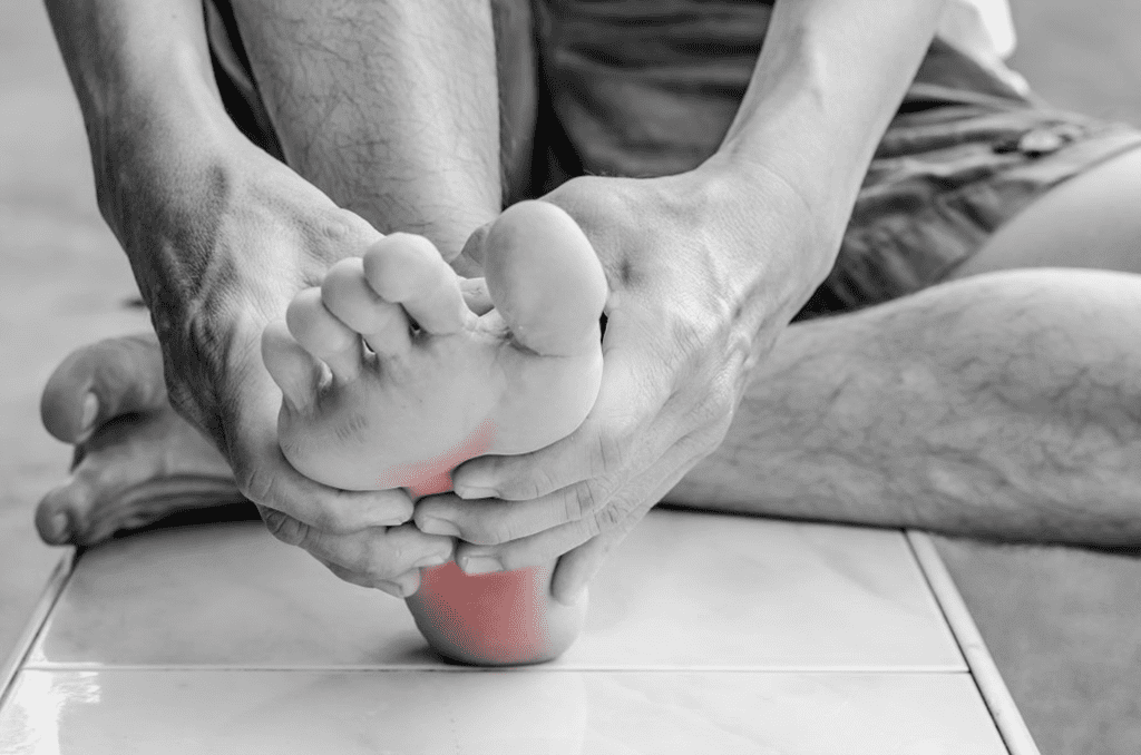 足底筋膜炎是足跟疼痛最常见的原因之一.它涉及到一条