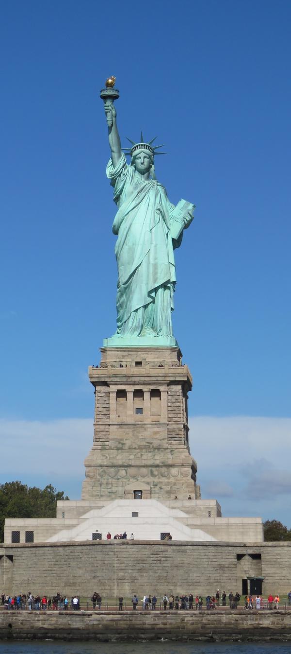 它以法国巴黎卢森堡公园的自由女神像为蓝本,由法国著名雕塑家