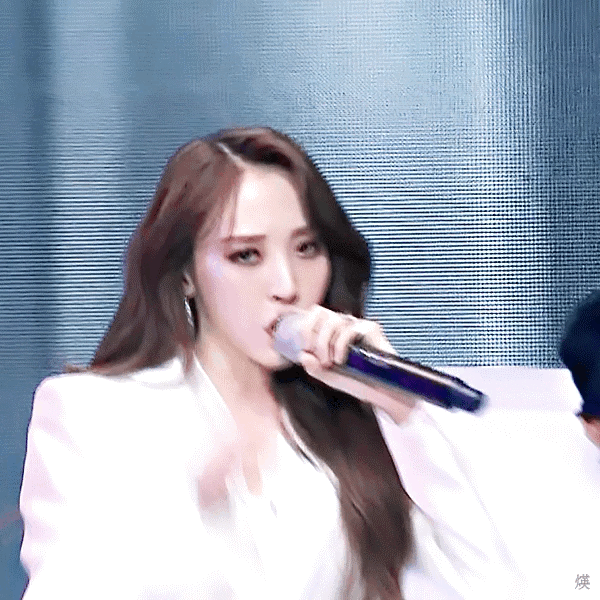 我是mama的舞台入坑的 看了一眼文星伊就死去活来了_(:з」∠)_啊天