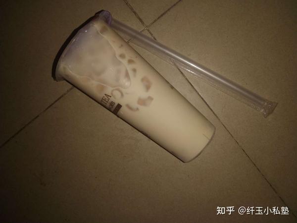 点个奶茶喝,起来拿的时候头晕目眩的就掉地上了