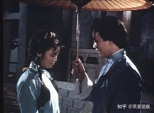 《荡寇滩》,《猛虎下山》,《贩卖人口》等经典的影片,成为当时武打片
