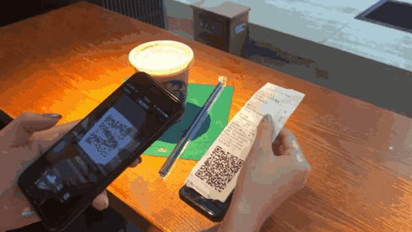 星巴克内上演极限挑战42秒完成电子发票报销流程