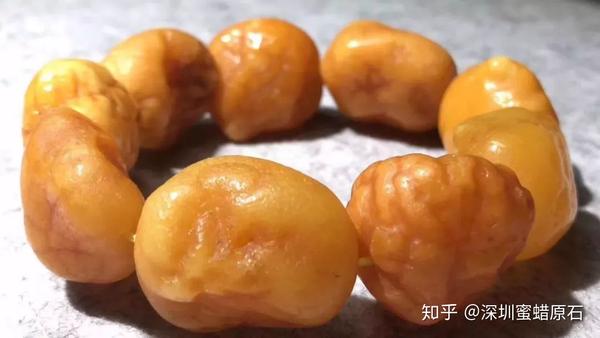 蜜蜡手串保养:蜜蜡原石怎么盘玩呢?