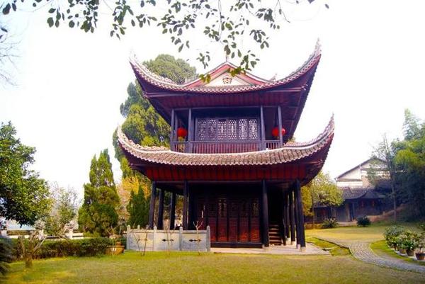 主要景点:灵岩洞,程氏宗祠,梅岭休闲度假区,麻仓景区,狮冈胜览.