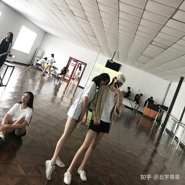 女生身高 170cm 以上是什么样的体验?