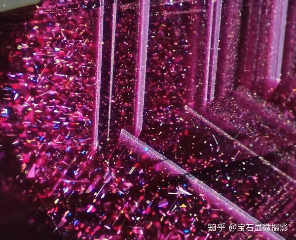 红宝石内的金红石针
