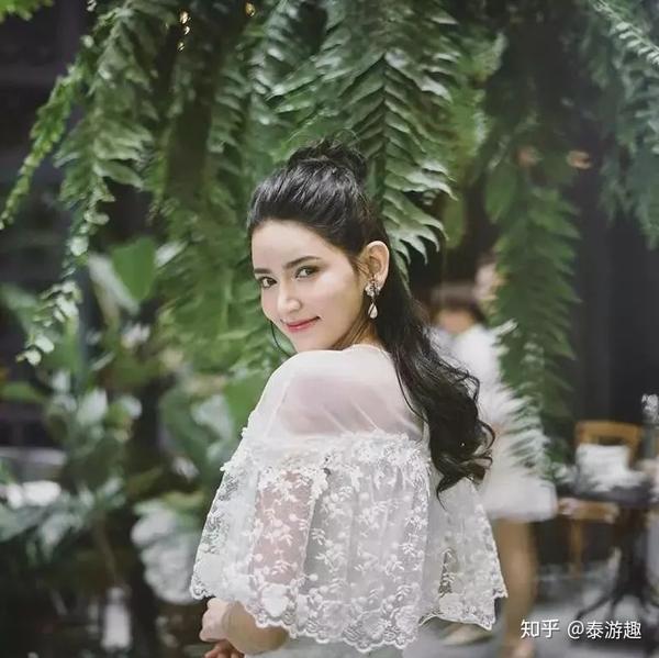 几乎泰国半个娱乐圈的明星,都在买la boutique的衣服.