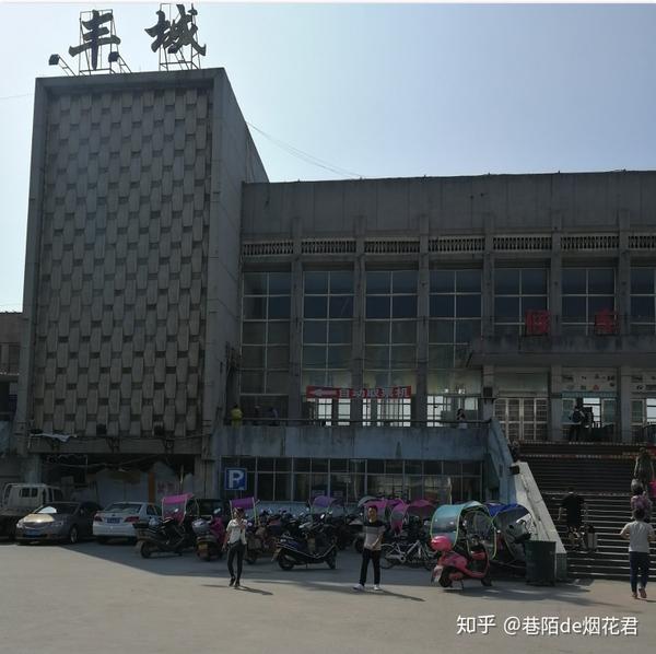 第一次到丰城站,感觉还是蛮破败的,有点不习惯,就拍了一张