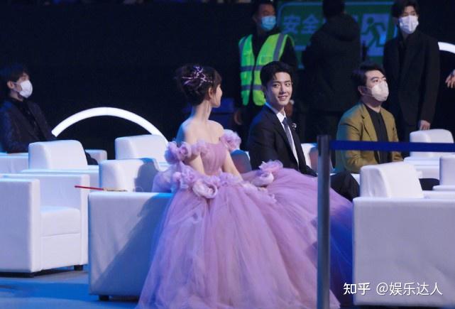 杨紫肖战合体撒糖肖战微妙的小动作暴露了他的真实人品