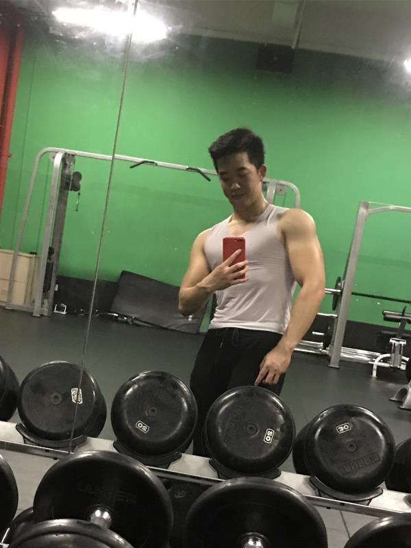 从瘦子变成一个肌肉男是什么感受?
