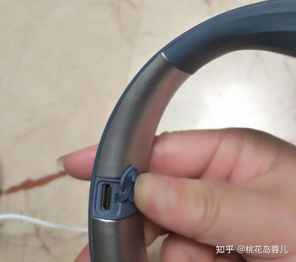 为什么有些颈椎按摩仪有刺痛感?是漏电了?