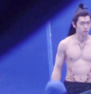 《晴雅集》里的邓伦帅翻了!8块腹肌,赤裸上阵!网友大呼:我可以!