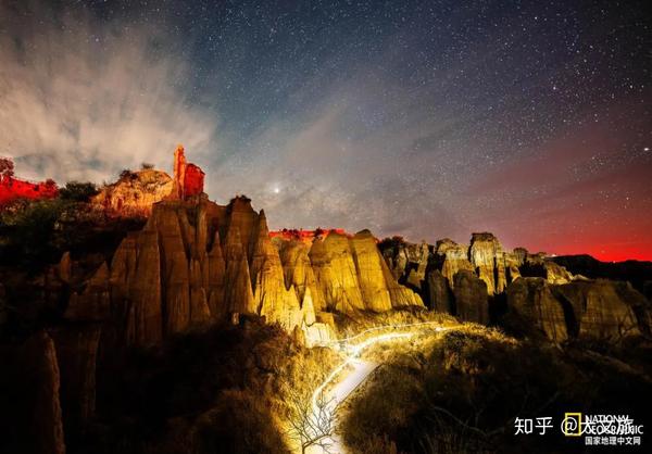 组图!云南楚雄元谋土林的星空,银河,简直绝了