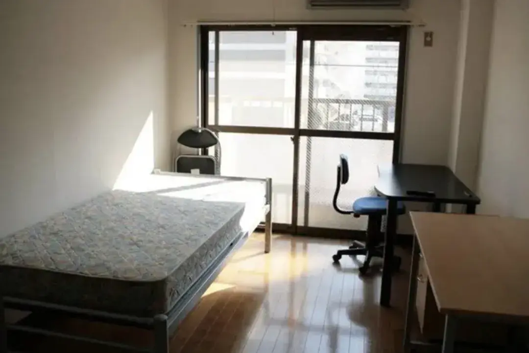 庆应义塾大学学生宿舍但也有一些大学的部分宿舍已经成了"脏乱差"的代