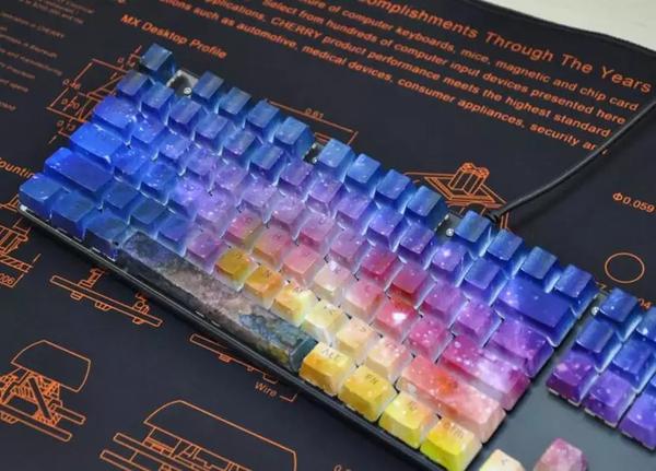 有什么好看的机械键盘配色方案?