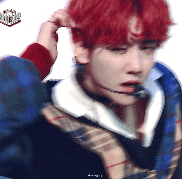 霸气 诱惑 全都写着这小脸上了  攻气十足有没有 舞台魅力真的太棒了