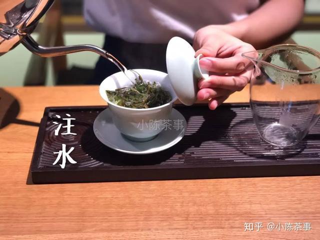 比如,村姑陈今天,就把剖析茶友泡茶,当成一件案件在推理.