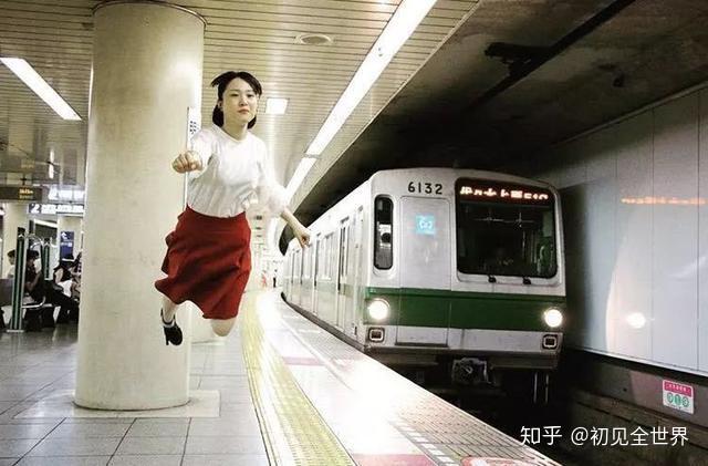 检票买地铁票我也会骑自行车…小狗狗,等等我啊!