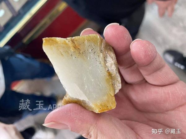 和田玉这几种顶级山料值得夸一夸神秘的黑山料竟然是这样的