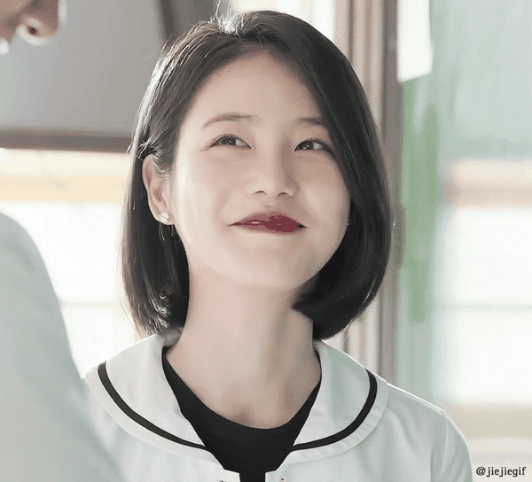 你见过最漂亮的女生长什么样?