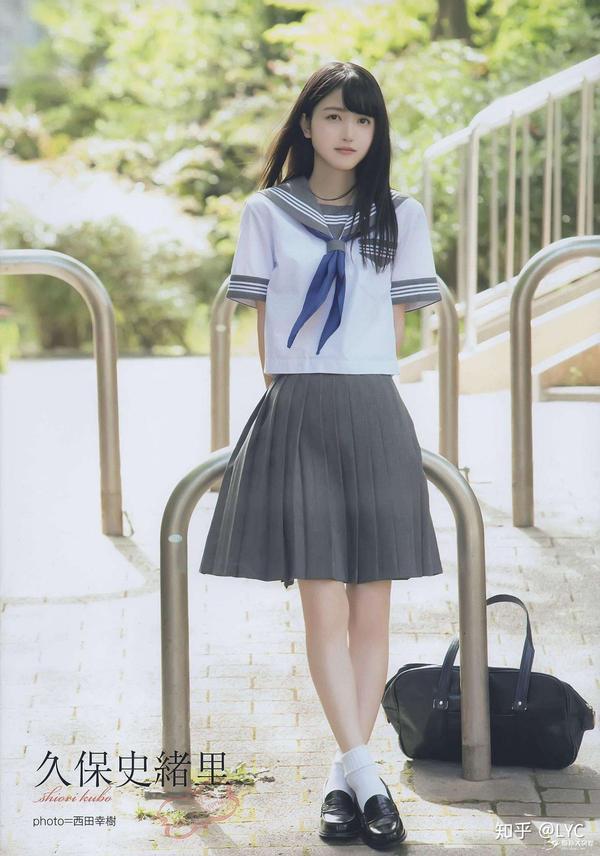 乃木板46的久保史绪里,2001年的,现在应该还不到18岁,虽然后来胖了