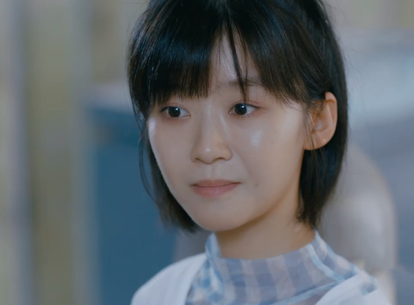 近日,由林妍执导,宋伊人,邓超元领衔主演的青春校园剧《我凭本事单身