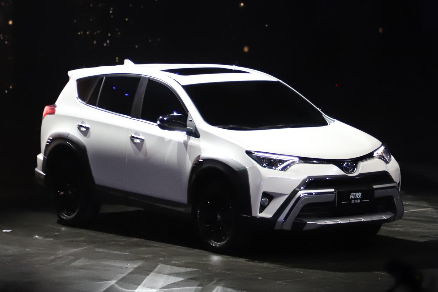 丰田2019款rav4荣放特别版上市推2款车型售18982048万元