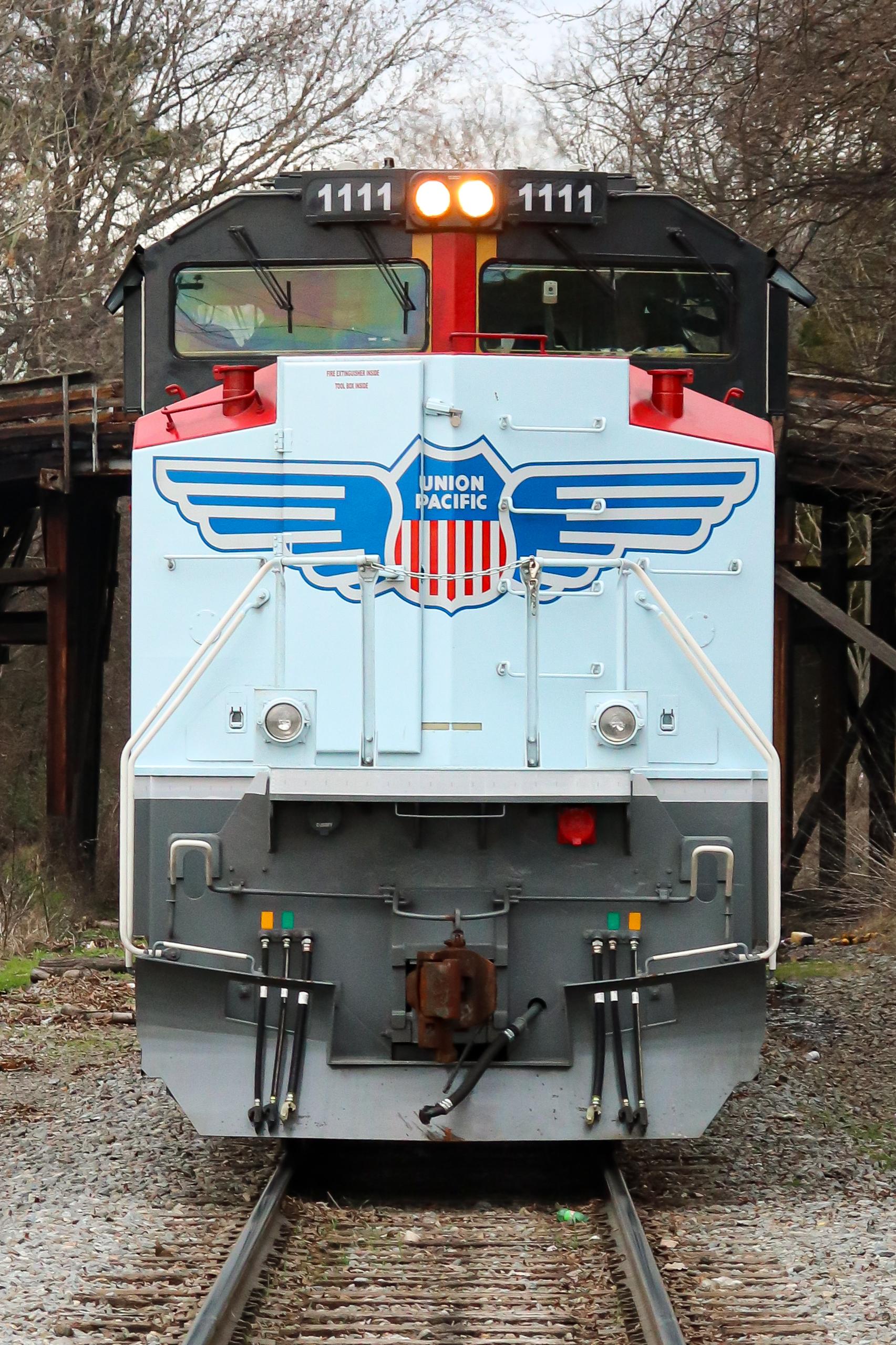 考证员工骄傲美国联合太平洋铁路sd70ace1111号内燃机车