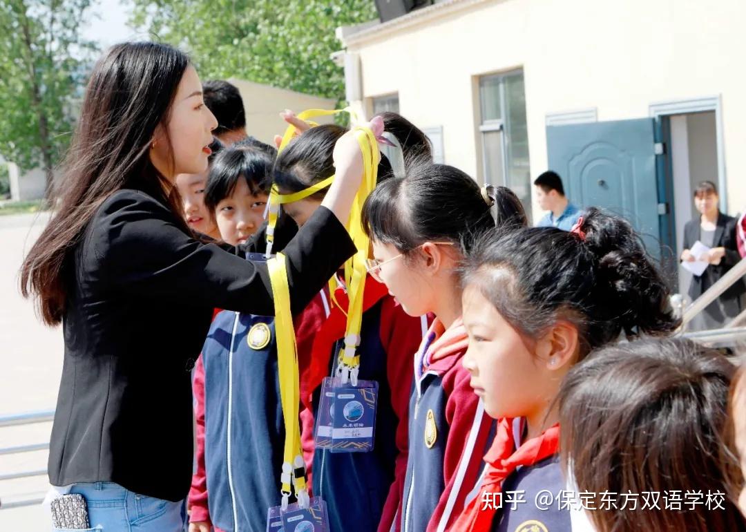 保定东方双语东方双语小学部未来领袖授牌仪式隆重举行