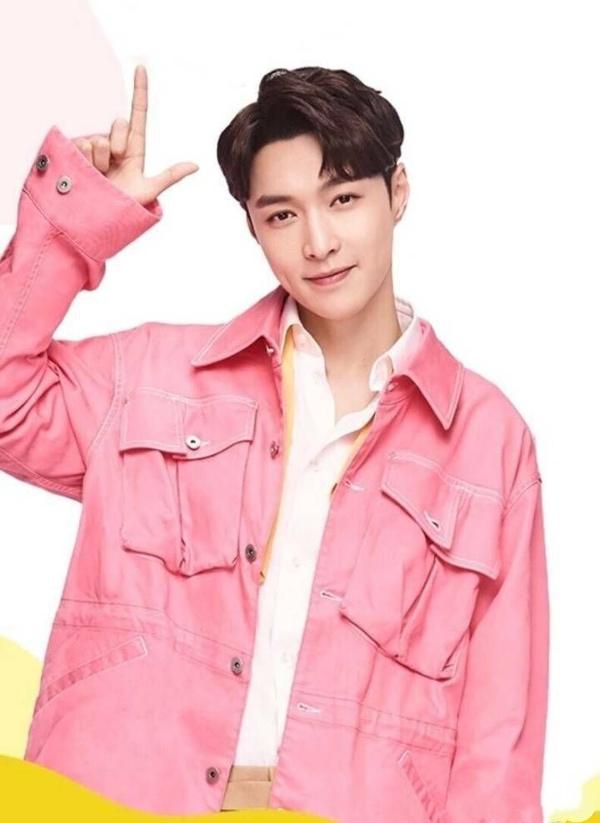 有没有哪个男明星穿粉色衣服好看?