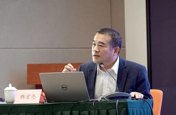 在下午的培训中,四川省委党校党建教研部韩宏亮带领大家一起重温了