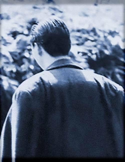 最后献上赌神背影一张,膜拜大神,请让我暴富吧!