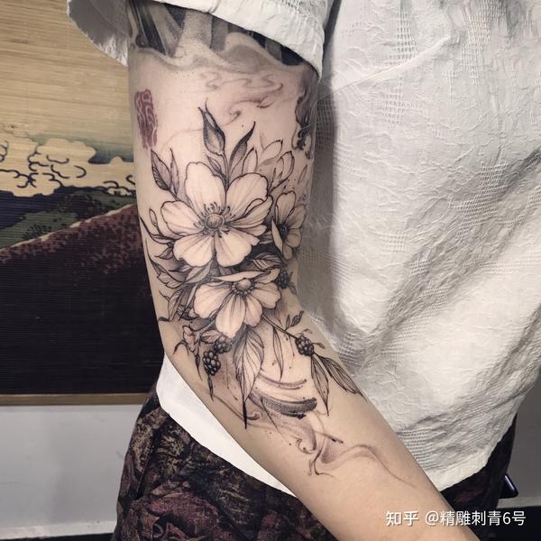 素花tattoo 美丽动人 顾客喜欢中国风,素花搭配水墨云雾.