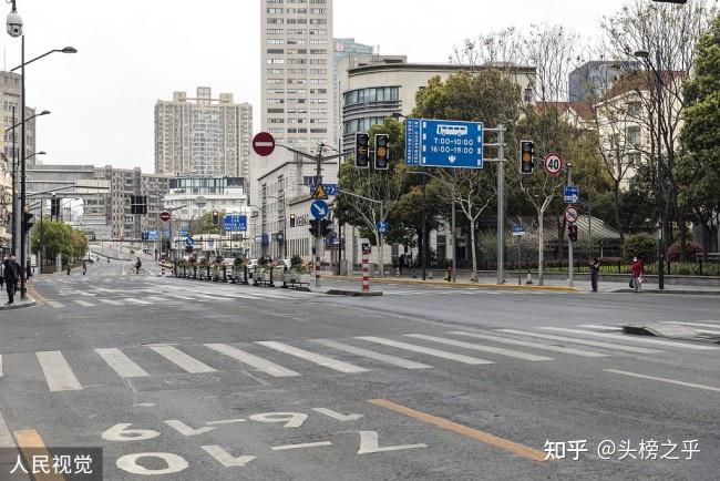 2022年3月31日,上海市,疫情防空下街道空旷.