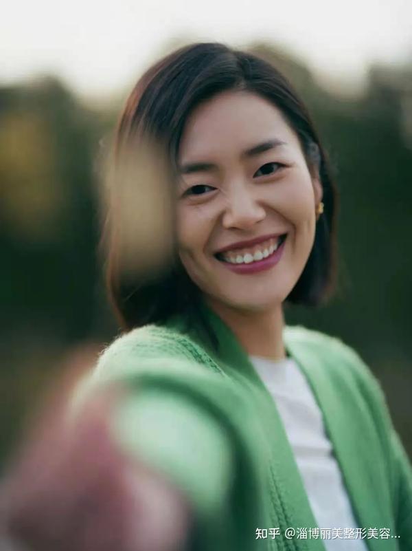 每个单眼皮的女生,都是折翼的天使