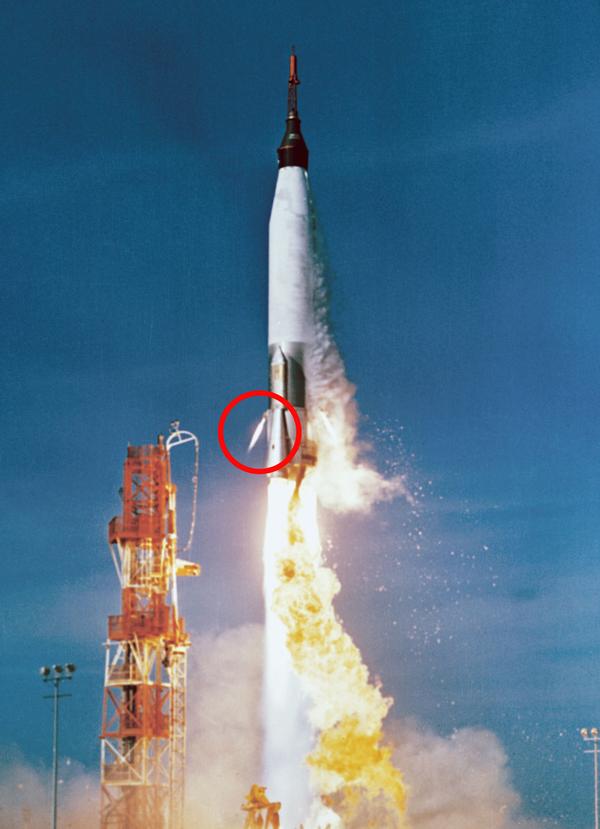 火箭发射过程中的程序转弯是通过什么实现的