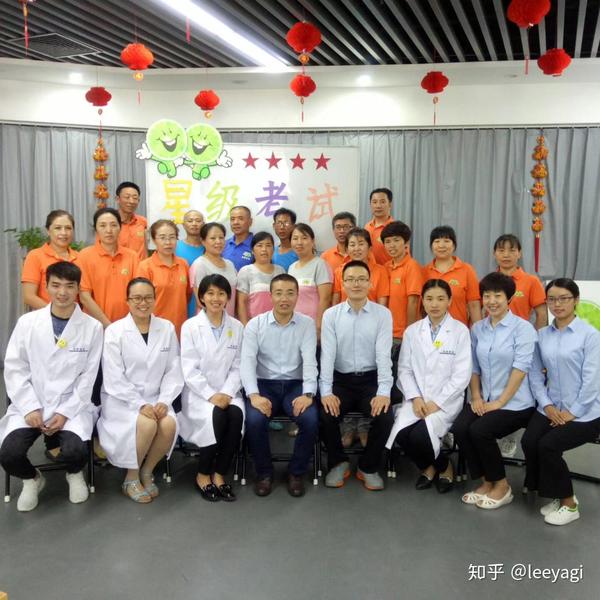 清檬拥有专业的老年人健康管理团队,由医生,康复师,营养师,护理专家