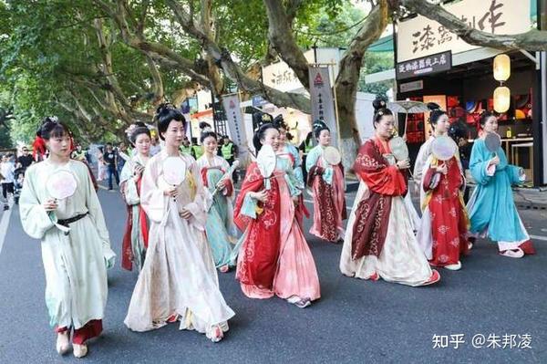 北上广曹之曹县中国最大汉服生产基地曾是华夏第一都