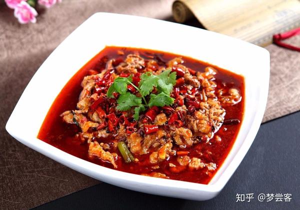 经典川菜水煮肉片,肉嫩菜鲜,汤红油亮,麻辣味浓,最宜下饭.