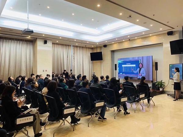大中型会议一般用于工作汇报,企业培训,决策表决以及远程会议等场景