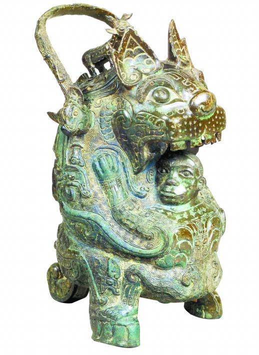 宁乡,安化交界处出土的虎食人卣,共两件,均流失海外,一件在法国