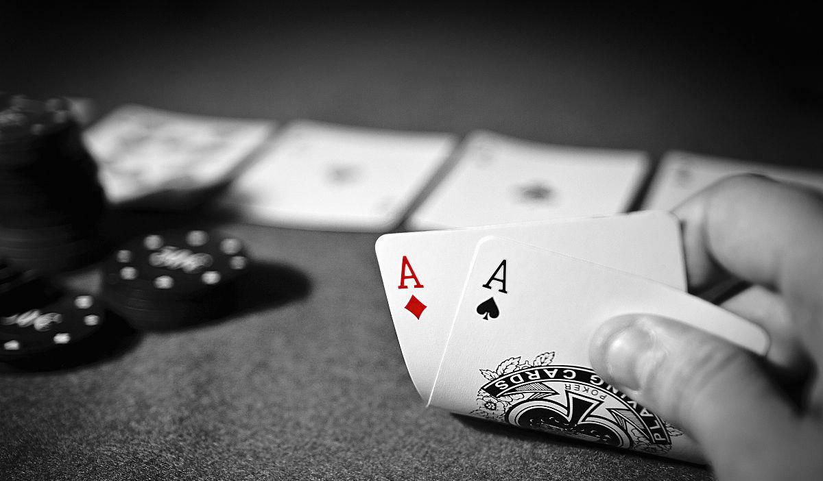 人 赞同了该文章 德州扑克要玩得好,有两方面要注意的: 第一, 分析牌