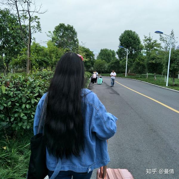 有没有一个背影让你心酸?